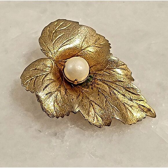 Pearl Leaf Brooch, Sarah Coventry - Picture 1 of 8